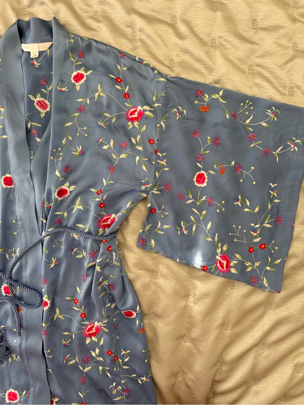 Vintage Victoria’s Secret Y2K Silk Floral Embroidered Kimono Robe ✨ - Picture 6 of 8